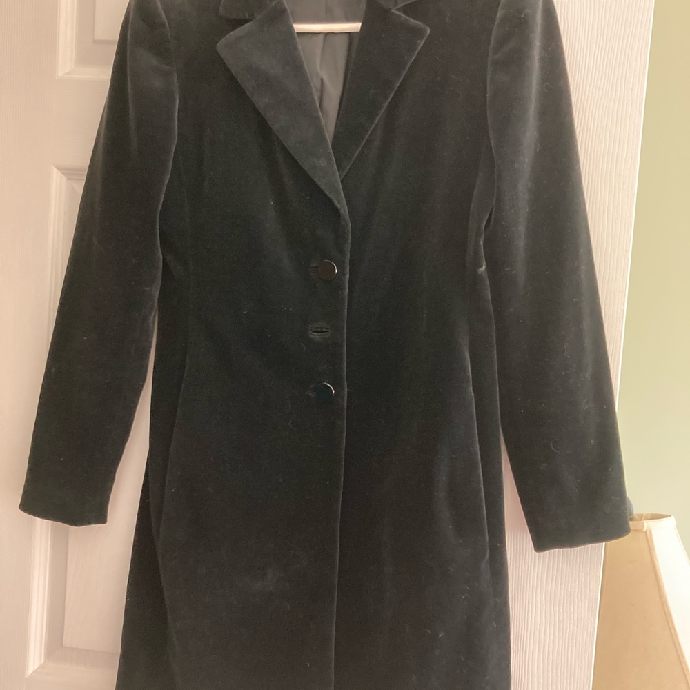 Lovely vintage Dana Buchman black velvet below-the-knee jacket, with pockets